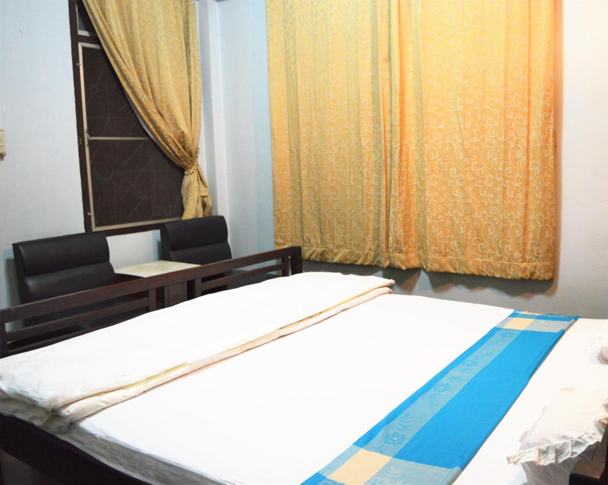 28 Rachabutr Hostel Убонратчатхани Номер фото