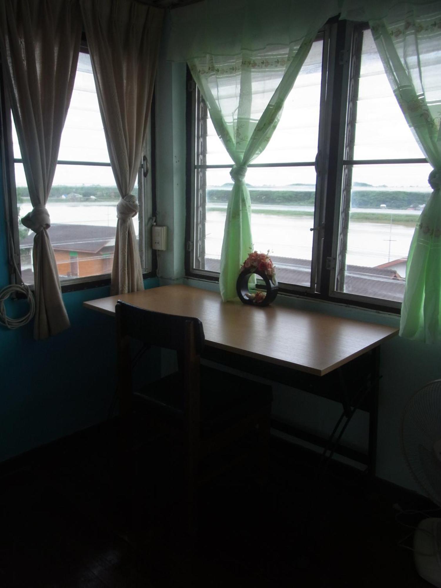 28 Rachabutr Hostel Убонратчатхани Номер фото
